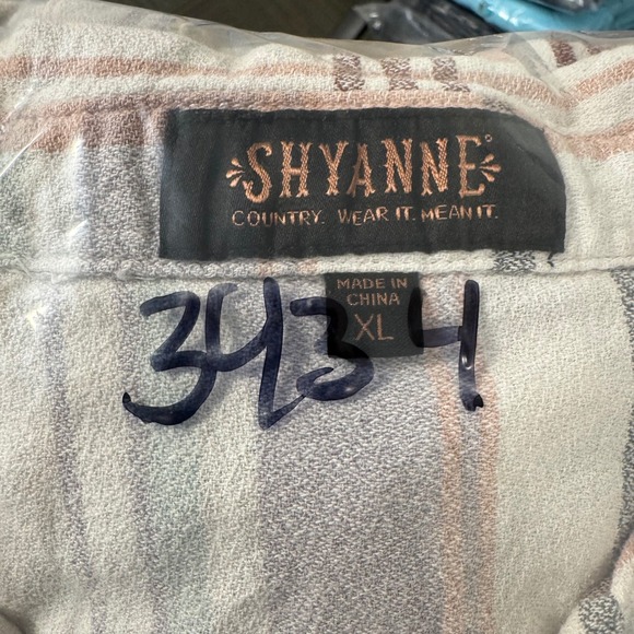 Shyanne Plaid Floral Embroidered Western Shirt Womens XL Cream Mauve Excellent - Picture 9 of 9